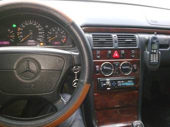 1997 Mercedes-Benz E-Class Pictures