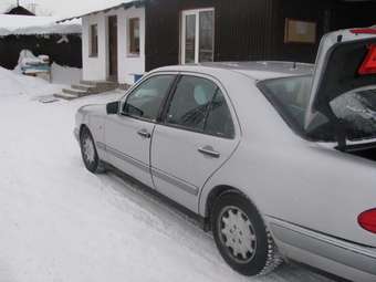 1998 Mercedes-Benz E-Class Photos