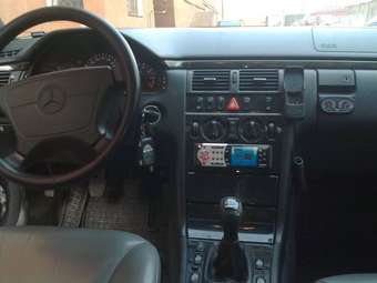 1998 Mercedes-Benz E-Class Pictures