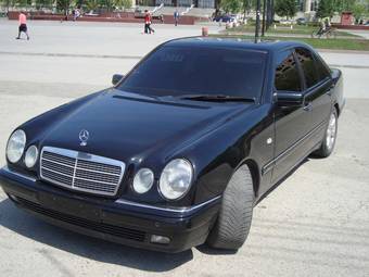 1998 Mercedes-Benz E-Class Pictures