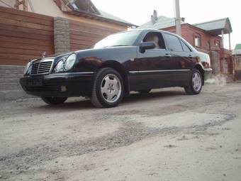 1998 Mercedes-Benz E-Class Photos