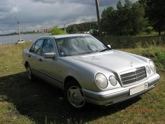 1998 Mercedes-Benz E-Class Pictures