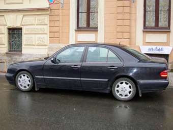 1999 Mercedes-Benz E-Class Pictures