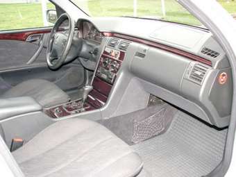 1999 Mercedes-Benz E-Class Photos