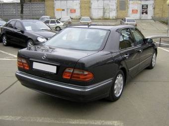 1999 Mercedes-Benz E-Class Pictures