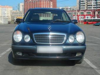 1999 Mercedes-Benz E-Class Photos