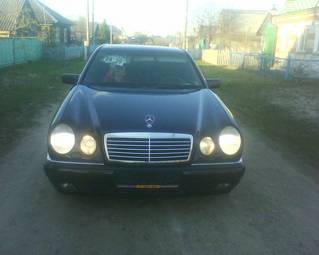 1999 Mercedes-Benz E-Class Pictures