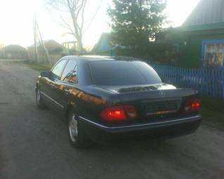 1999 Mercedes-Benz E-Class Photos