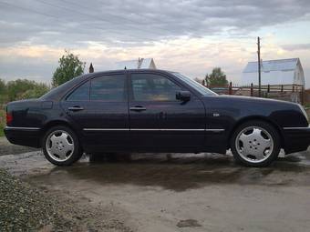 1999 Mercedes-Benz E-Class Photos