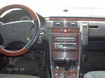 1999 Mercedes-Benz E-Class Photos