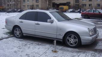 1999 Mercedes-Benz E-Class Pictures