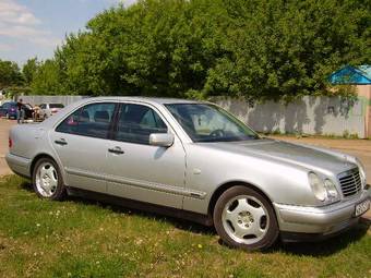 1999 Mercedes-Benz E-Class Photos