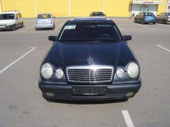 1999 Mercedes-Benz E-Class Photos