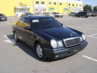 1999 Mercedes-Benz E-Class Photos