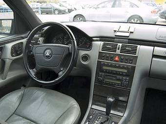 1999 Mercedes-Benz E-Class Pictures