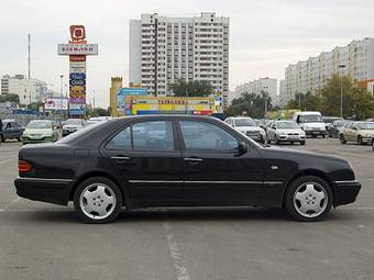 1999 Mercedes-Benz E-Class Pictures