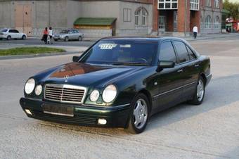 1999 Mercedes-Benz E-Class Photos