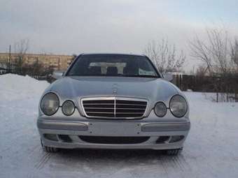 2000 Mercedes-Benz E-Class Photos