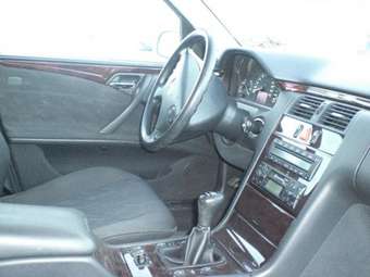 2000 Mercedes-Benz E-Class Pictures