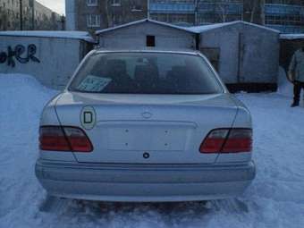 2000 Mercedes-Benz E-Class Photos