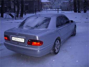 2000 Mercedes-Benz E-Class Images