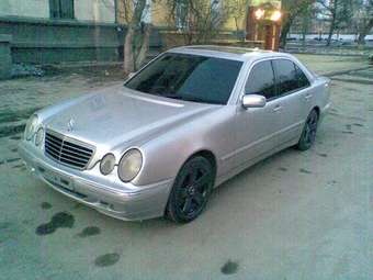 2000 Mercedes-Benz E-Class Pictures