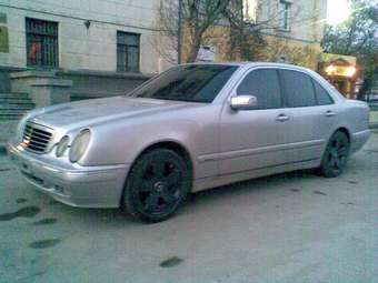 2000 Mercedes-Benz E-Class Photos