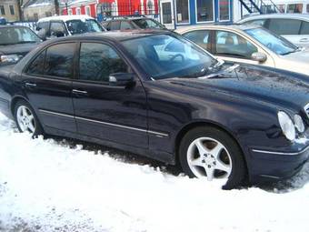 2000 Mercedes-Benz E-Class Images