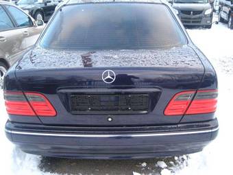2000 Mercedes-Benz E-Class Pictures