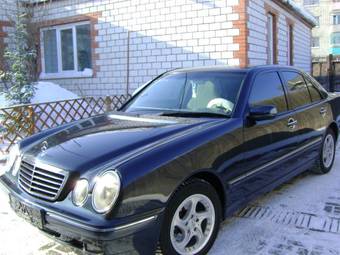 2000 Mercedes-Benz E-Class Photos
