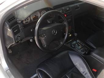 2000 Mercedes-Benz E-Class Photos