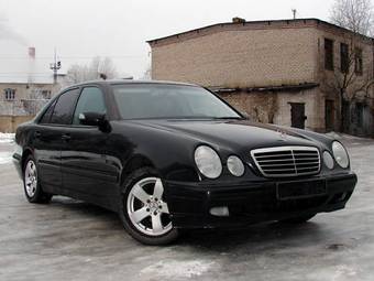 2000 Mercedes-Benz E-Class Photos
