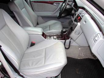 2000 Mercedes-Benz E-Class Pictures