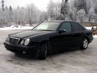 2000 Mercedes-Benz E-Class Pictures
