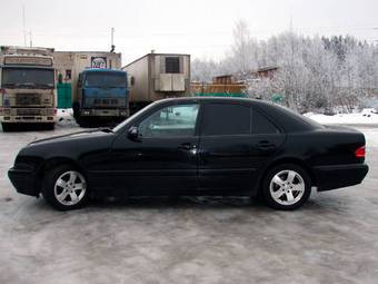 2000 Mercedes-Benz E-Class Photos