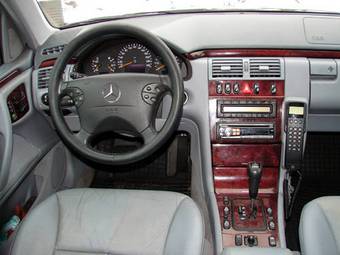 2000 Mercedes-Benz E-Class Images
