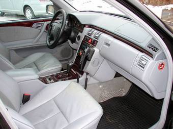2000 Mercedes-Benz E-Class Pics