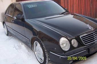 2000 Mercedes-Benz E-Class Pictures