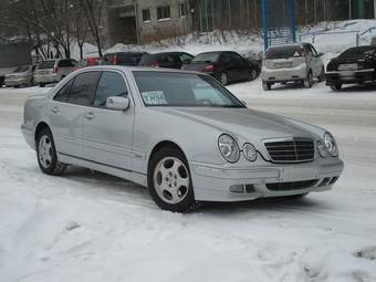 2000 Mercedes-Benz E-Class Pictures