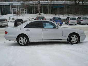 2000 Mercedes-Benz E-Class Pictures