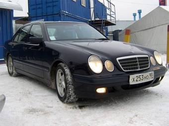 2000 Mercedes-Benz E-Class Pictures
