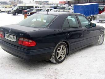 2000 Mercedes-Benz E-Class Photos