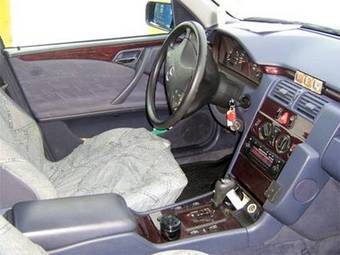 2000 Mercedes-Benz E-Class Photos