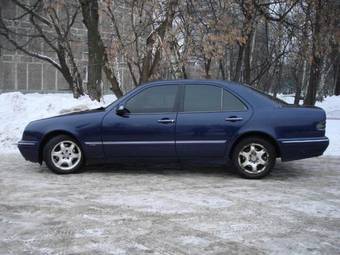 2000 Mercedes-Benz E-Class Pictures