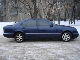 2000 Mercedes-Benz E-Class Photos