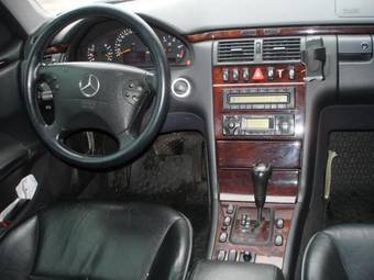 2000 Mercedes-Benz E-Class Pictures