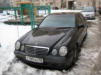 2000 Mercedes-Benz E-Class Pics