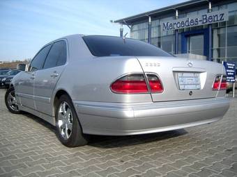 2000 Mercedes-Benz E-Class Photos