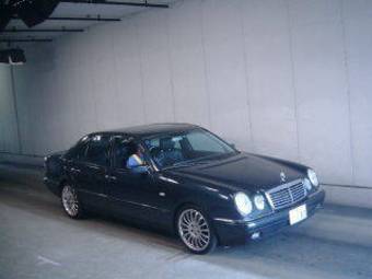2000 Mercedes-Benz E-Class Photos