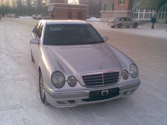 2000 Mercedes-Benz E-Class Photos